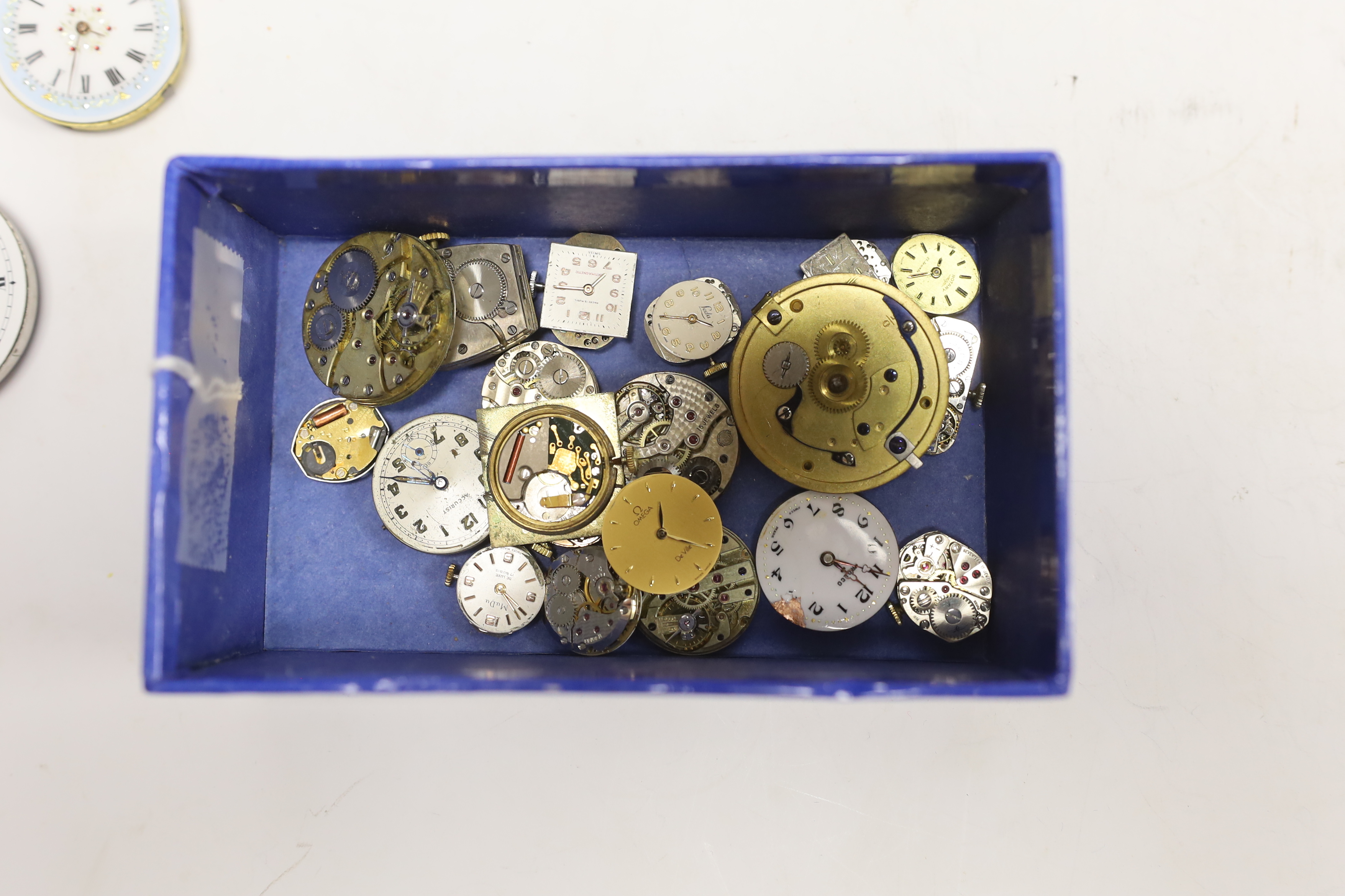 A small quantity of assorted wrist wand pocket watch movements.
